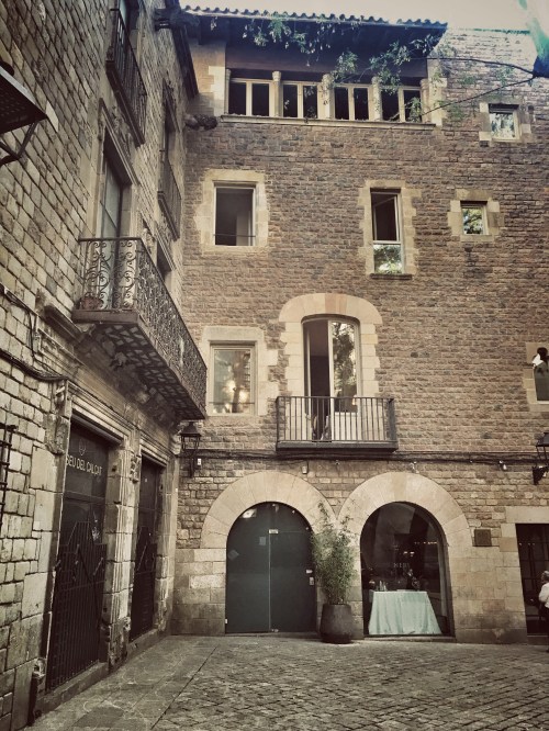 Hidden Hideout-Placa Sant Felip Neri-1