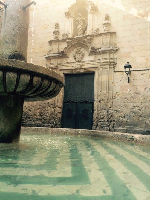 Hidden hideouts-Placa Sant Felip Neri-4